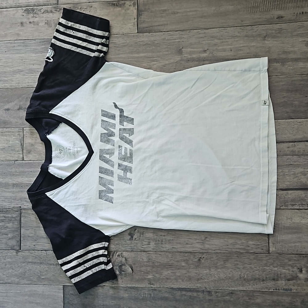 Miami Heat Women's V-Neck Shirt - Size Medium